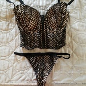 Victoria's secret very sexy lined demi w thong